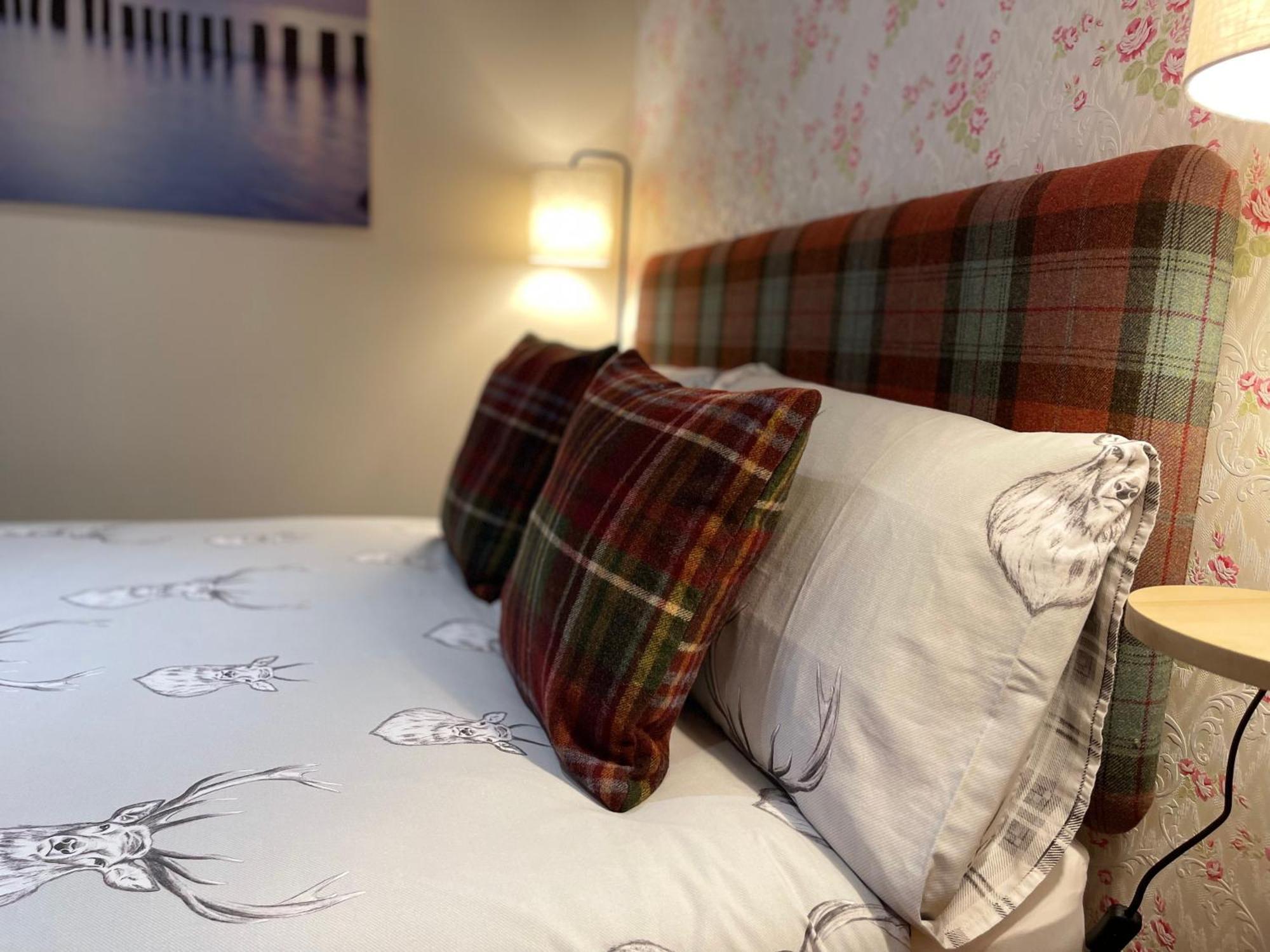אינברנס Carisbrooke Guest House מראה חיצוני תמונה