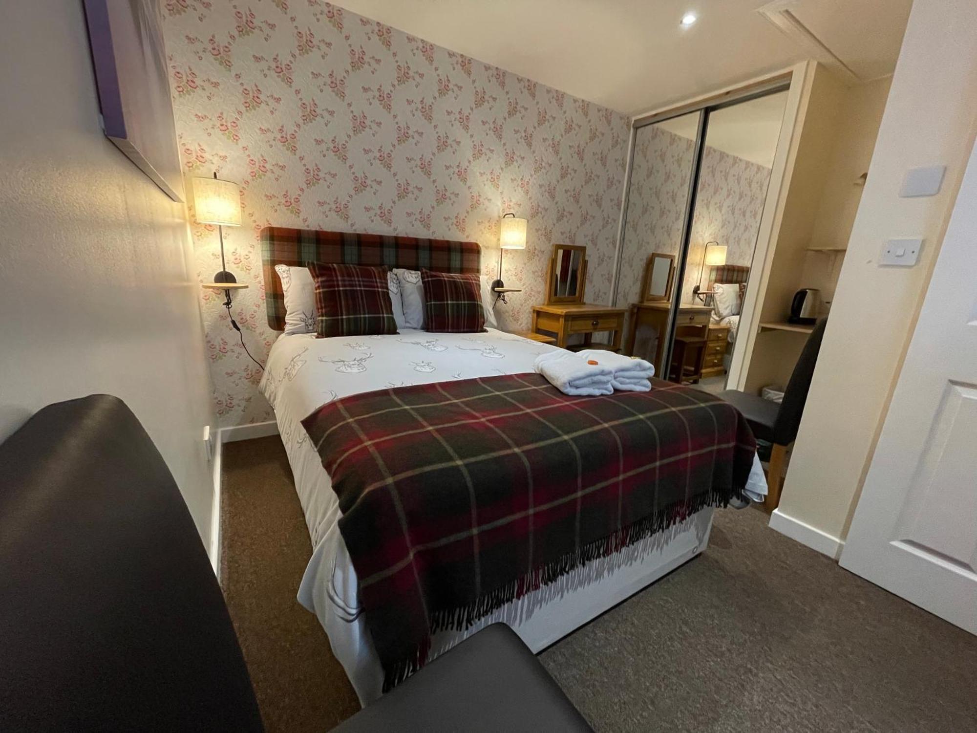 אינברנס Carisbrooke Guest House מראה חיצוני תמונה