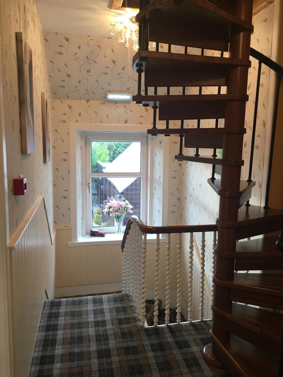 אינברנס Carisbrooke Guest House מראה חיצוני תמונה