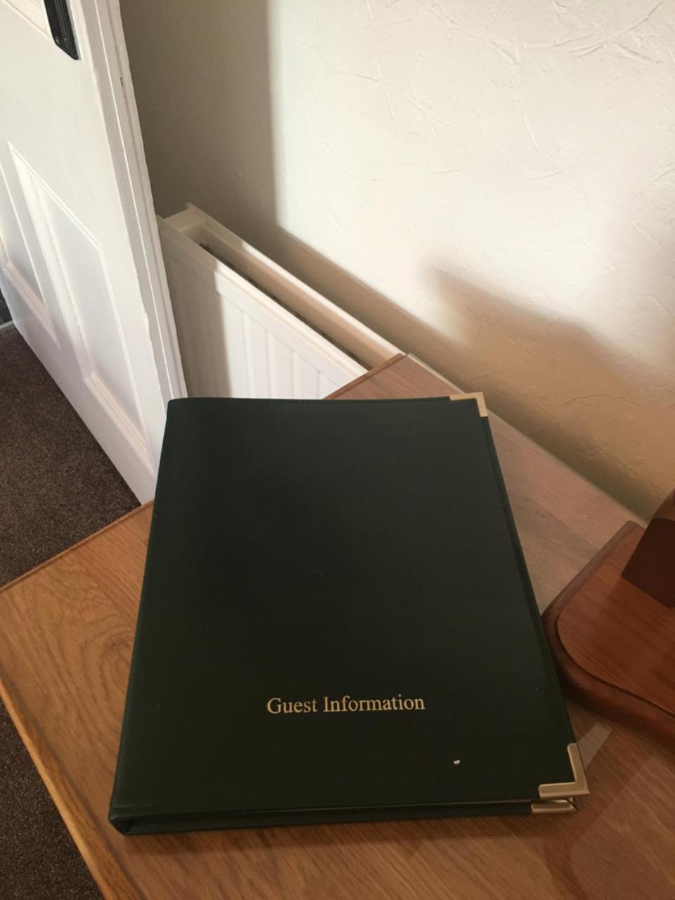 אינברנס Carisbrooke Guest House מראה חיצוני תמונה